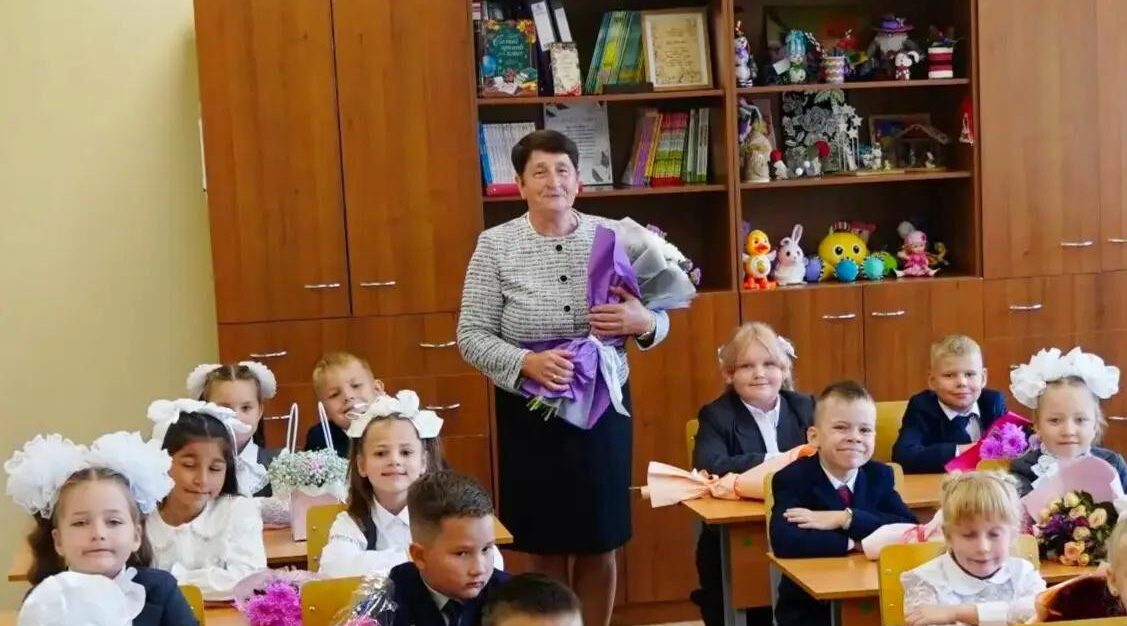 Губернатор Брянской области поздравил педагогов с Днем учителя