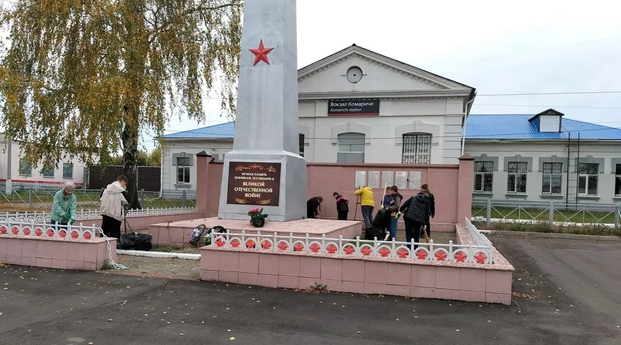 По зову сердца: школьники благоустраивают памятные места района