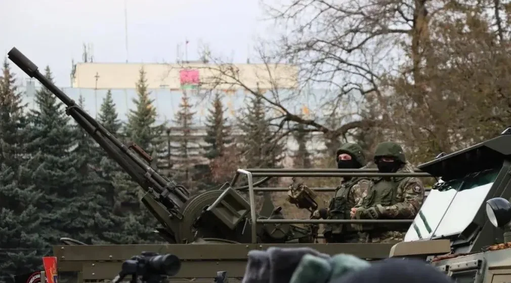 Губернатор Ковальчук поздравил военнослужащих и ветеранов сухопутных войск